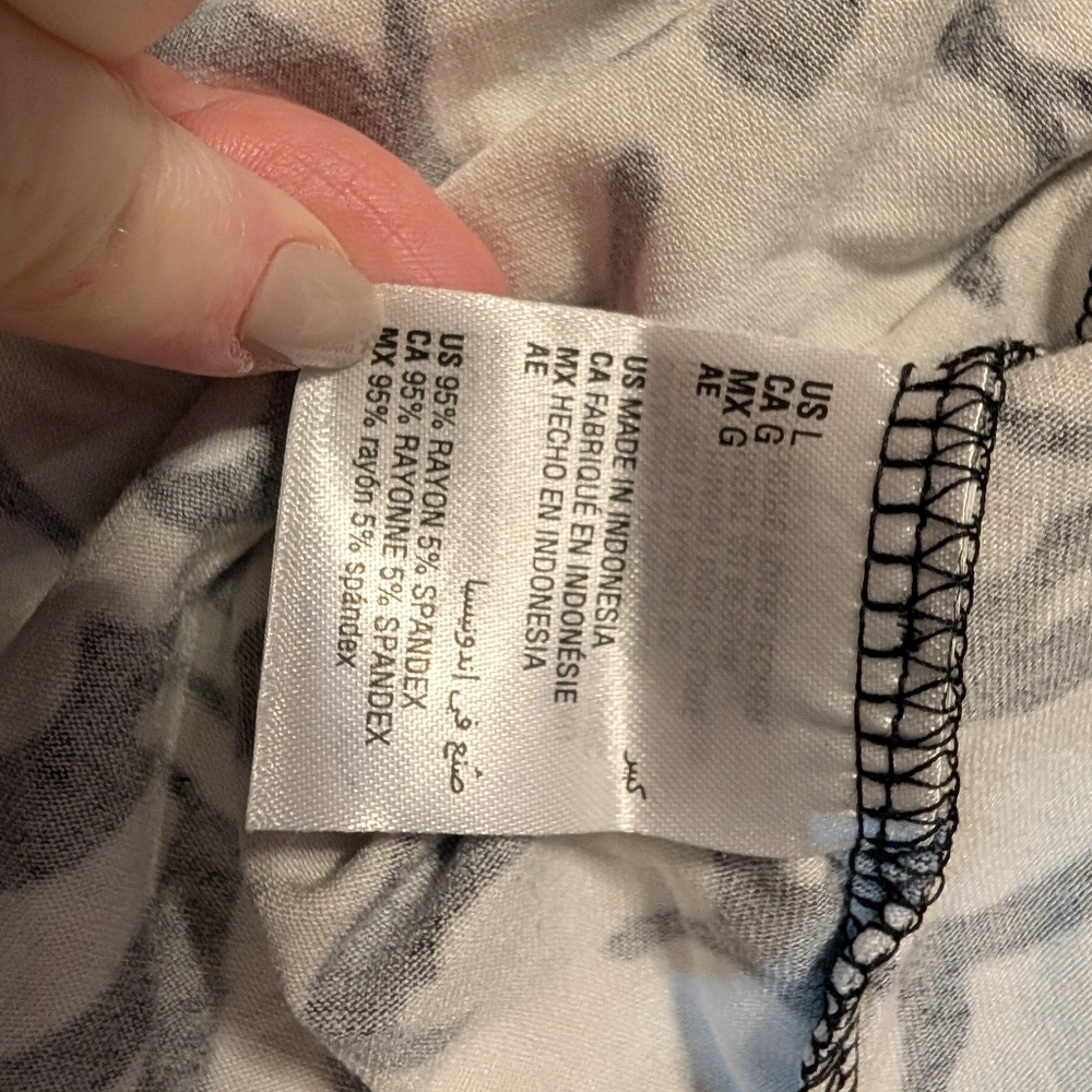Women's Blouse - Picture 6 of 7